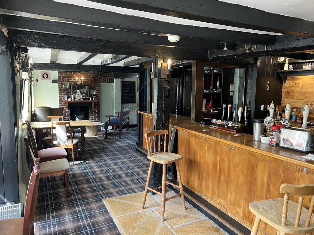 Lot: 54 - FREEHOLD FORMER PUBLIC HOUSE WITH CONSENT FOR A HOT FOOD TAKEAWAY/DRIVE- THROUGH/RESTAURANT WITH THIRTY PARKING SPACES - Freehold Former Pub